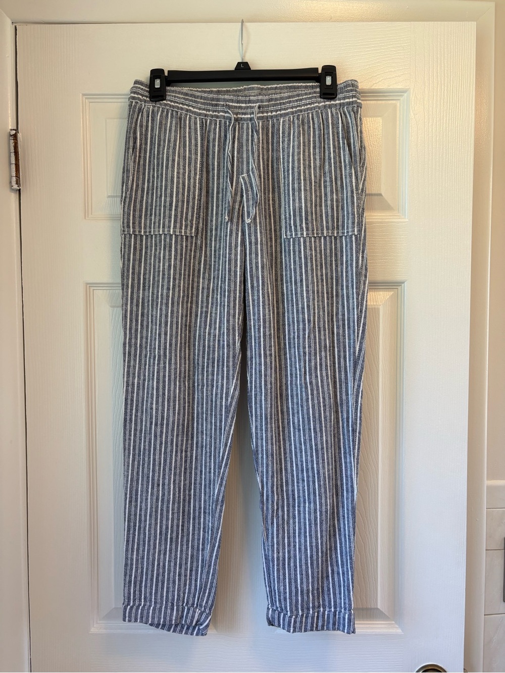 Old Navy Grayish blue & White Vertical Stripe Drawstring cropped pants size XS
